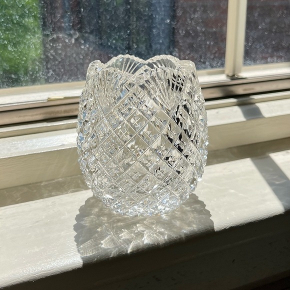 VINTAGE, BOHEMIAN LEAD CRYSTAL VASE. MADE IN CZECHOSLOVAKIA. 3 1/8”W X 3 1/2”H - Picture 4 of 8